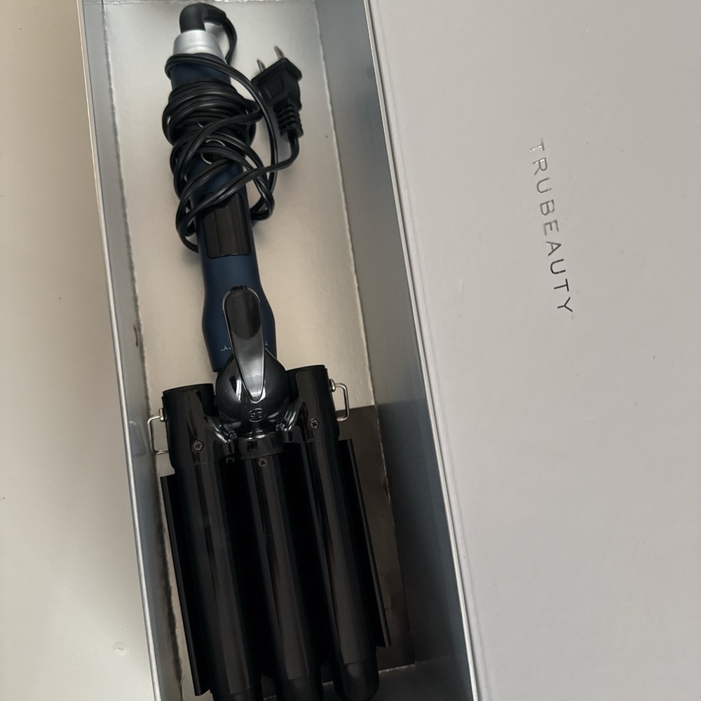 Black triple barrel waver